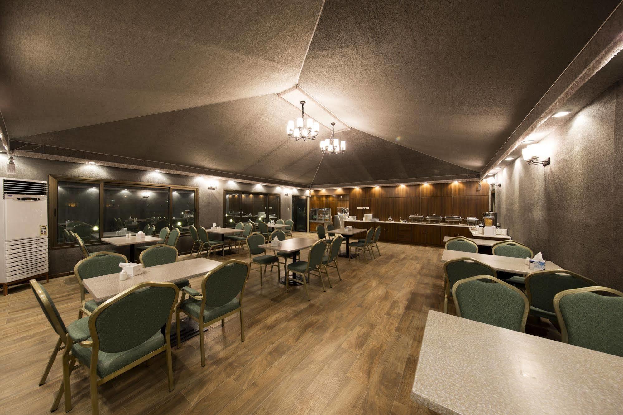 Palms Lily Hotel Suites Al-Ahsa Exterior photo