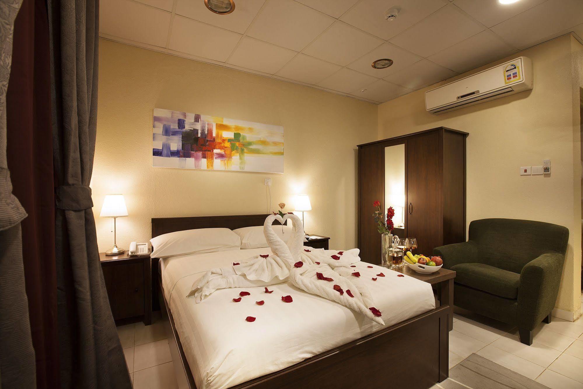 Palms Lily Hotel Suites Al-Ahsa Exterior photo